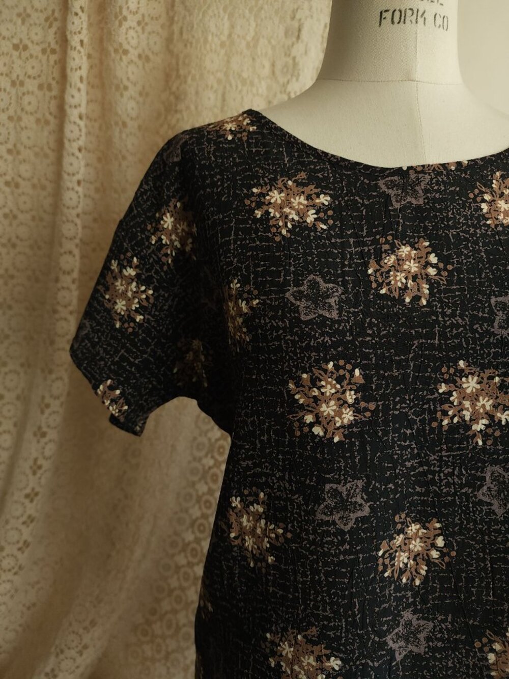 Vintage 1990s Blouse, Black and Gold and Gray Floral Print, short sleeved - Picture 4 of 12